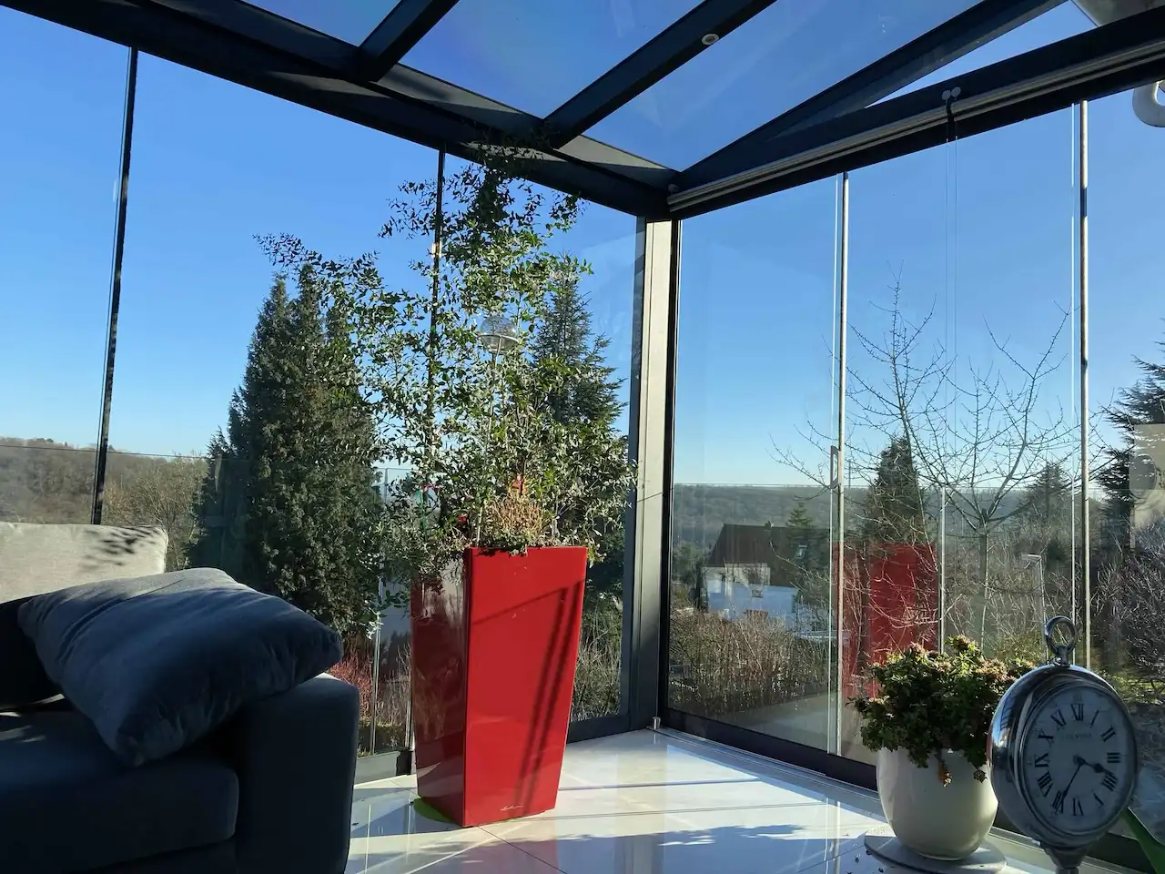 Glasschiebewände: Wärmedämmung und Komfort für Ihre Terrasse im Winter