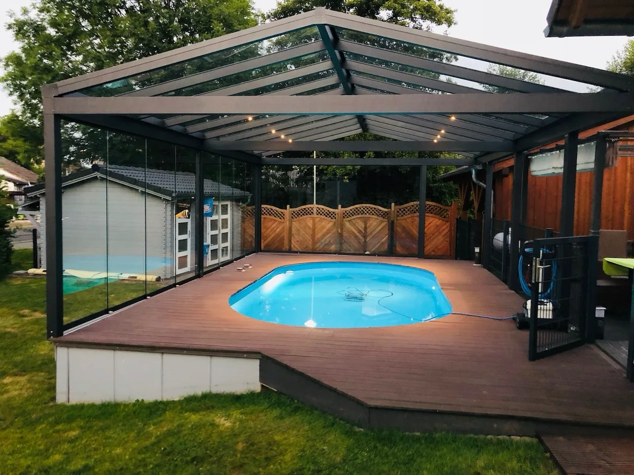Schwerte: Schützen Sie Ihren Pool oder Whirlpool mit einer Terrassenüberdachung
